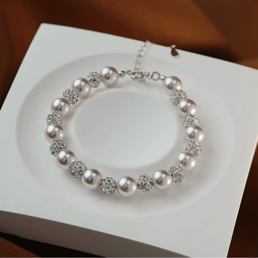 Elegant Pearl and Crystal Bracelet
